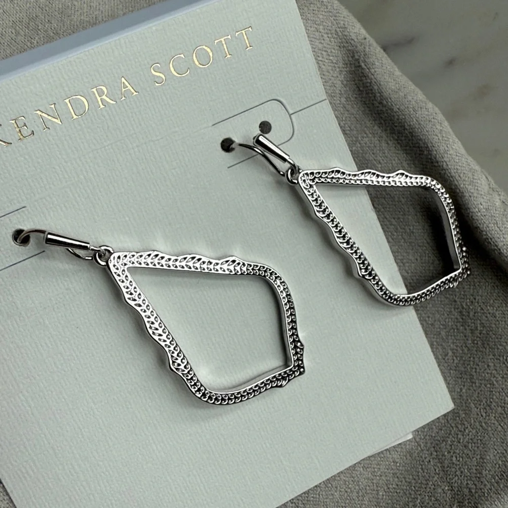 Kendra Scott Sophee Drop Earrings in Silver
